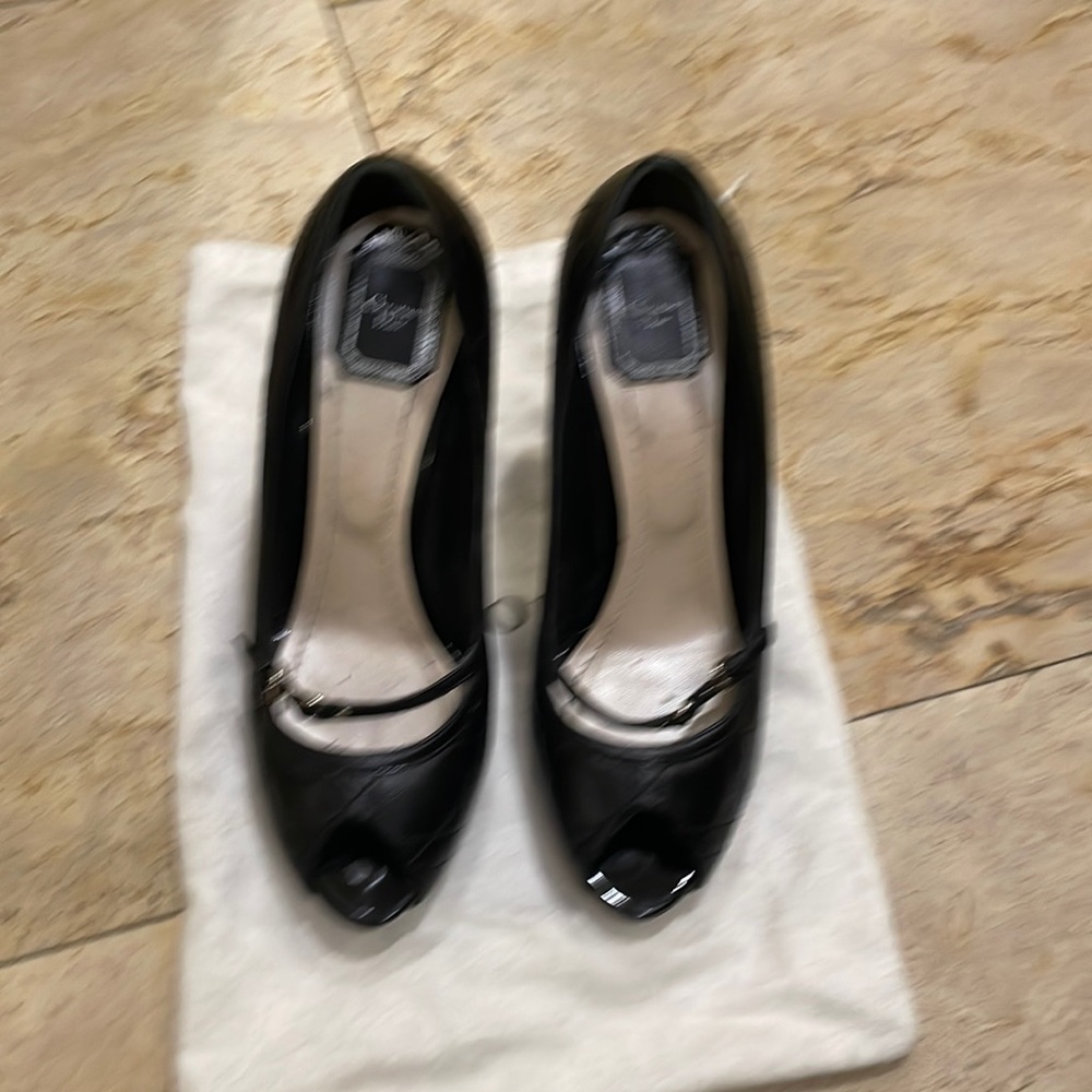 Dior
PATENT LEATHER HEELS